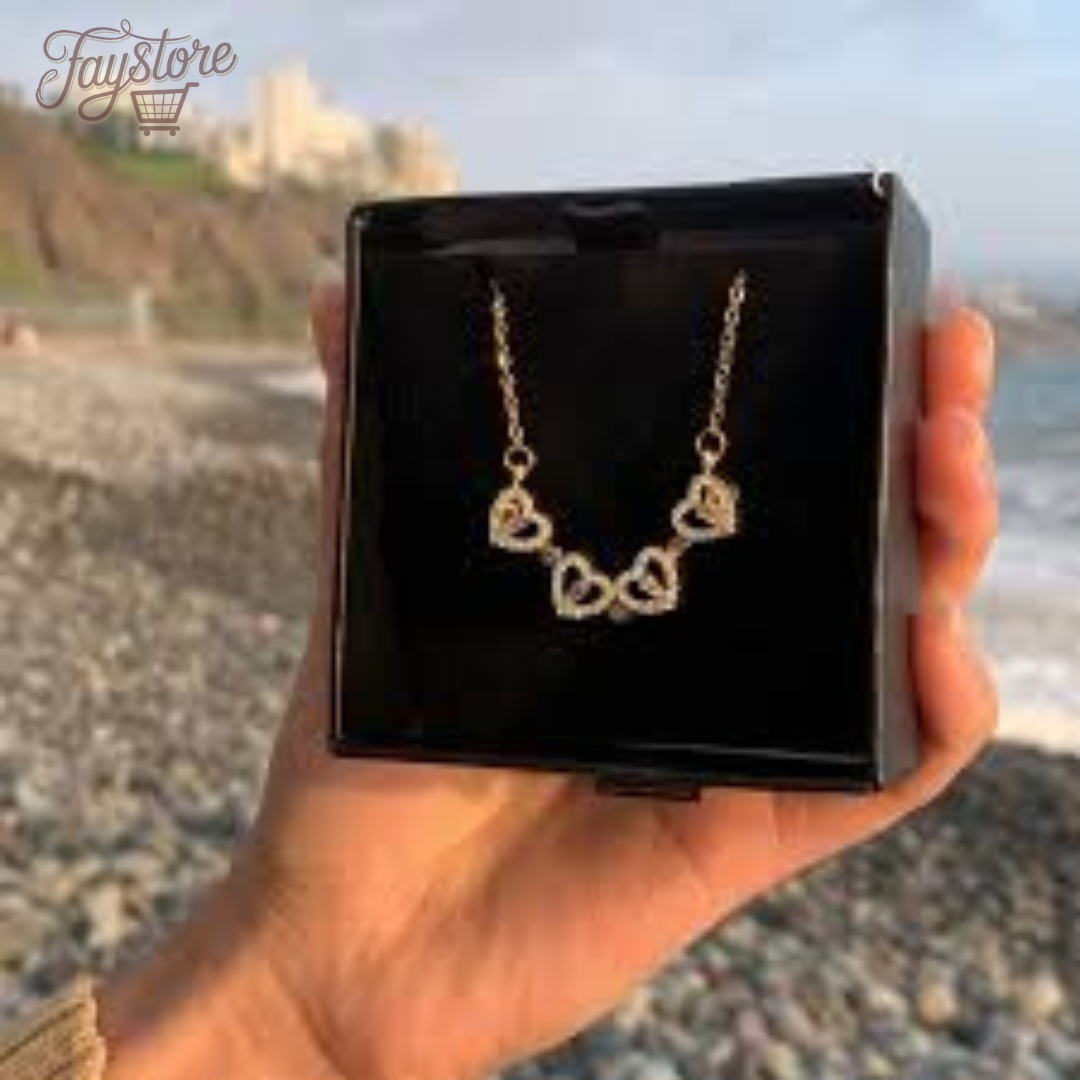 COLLAR TREBOL DE CORAZONES INMANTADO